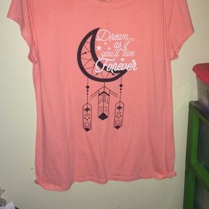 A short sleeve shirt